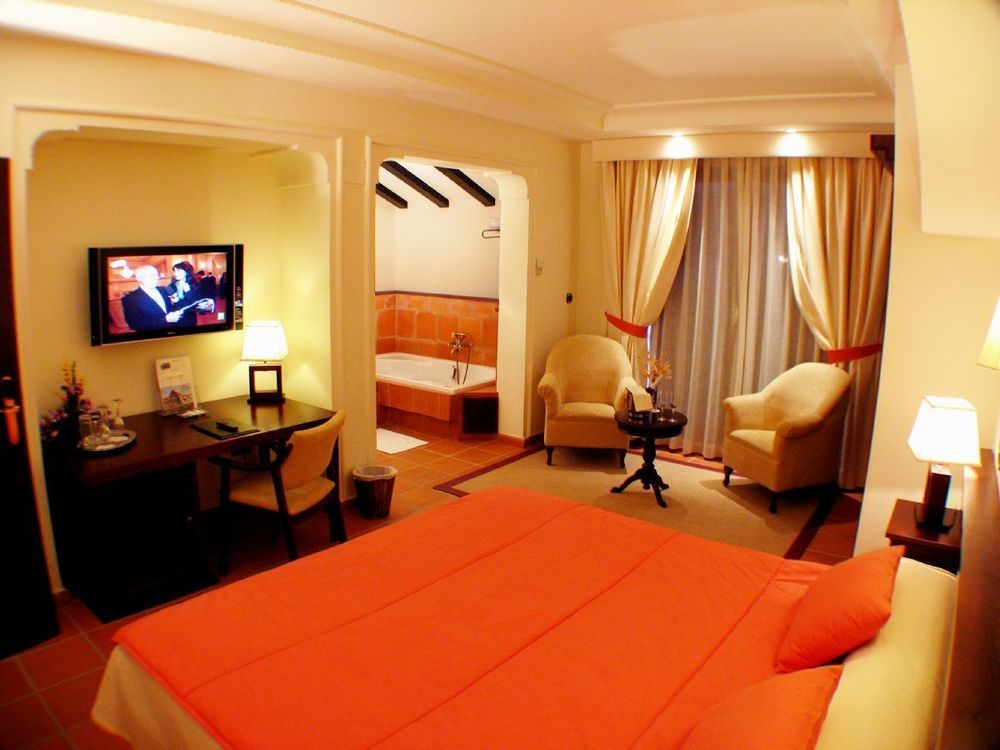 호텔 로스 세레조스 모나칠 객실 사진